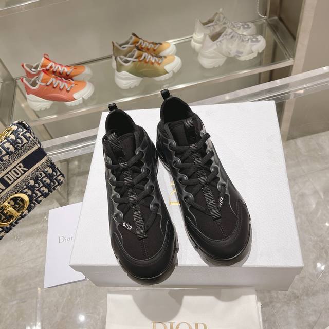 出厂: Dior迪奥运动老爹鞋您理想中的高端品质定制，Crusie “J’ADIOR”巴黎时装周第一场分量十足的大秀场打造的新品原板开模打造，各方面细节欢迎鉴定