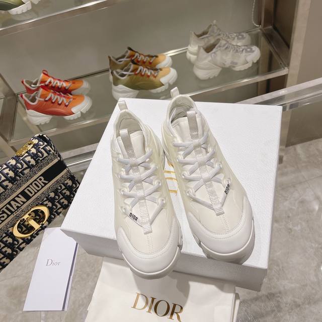 出厂: Dior迪奥运动老爹鞋您理想中的高端品质定制，Crusie “J’ADIOR”巴黎时装周第一场分量十足的大秀场打造的新品原板开模打造，各方面细节欢迎鉴定