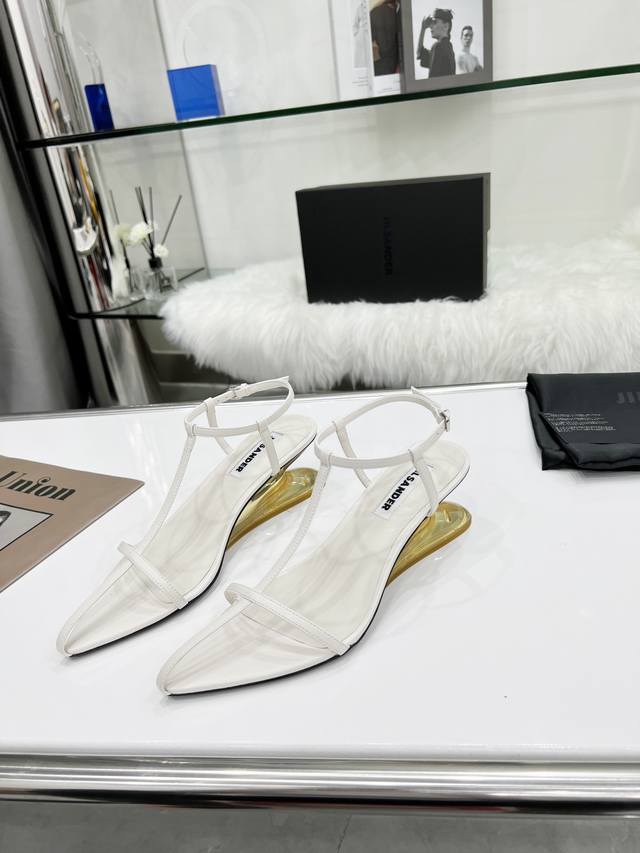 高品质出厂 水晶跟小众潮牌网红款 Jil sander 2024吉尔 桑达早春凉鞋系列！春夏最新爆款时髦水晶跟坡跟尖头带子凉鞋这款真的绝了 时髦到飞起想不到有任