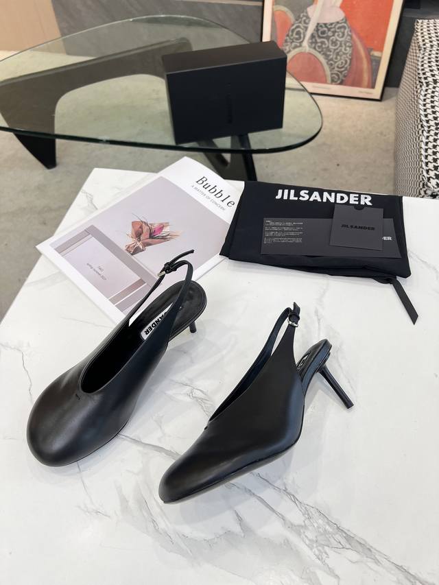 高品质出厂 JILSANDER 24春夏极简主义高跟圆头细跟后空凉鞋单鞋市面顶级原单版，ZP对比做货，所有细节都跟柜上一致：包括鞋面皮料，鞋垫内里皮料、刻印lo