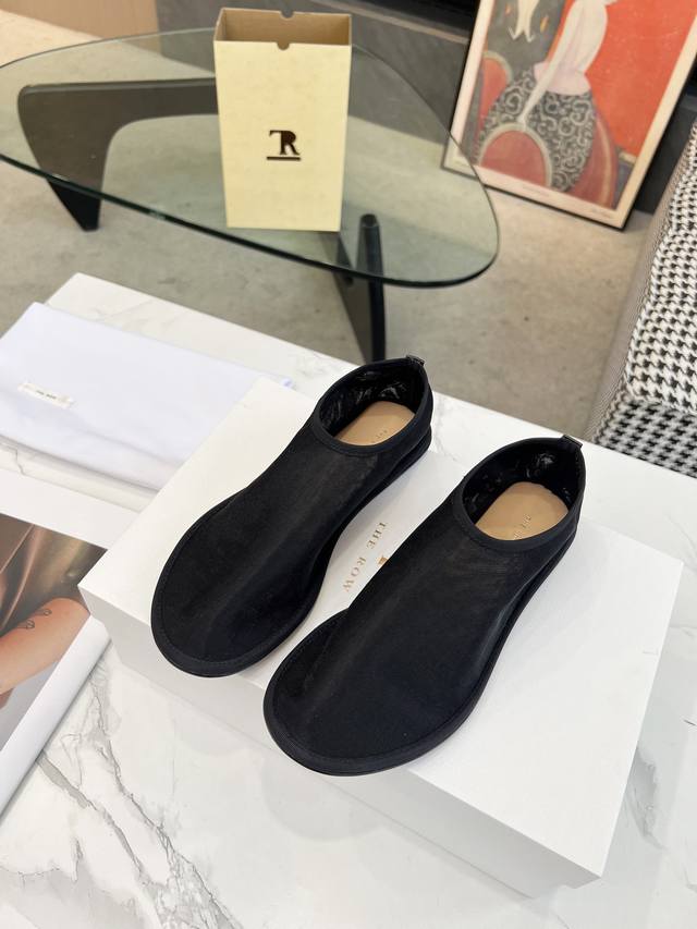 高品质出品 The row2024新款小众法式网纱女真皮鞋，超级透气的一双平底鞋，这双简直就是年度梦中情鞋 年度必入高级感从里到外散发了 一定要入面料：原版材质
