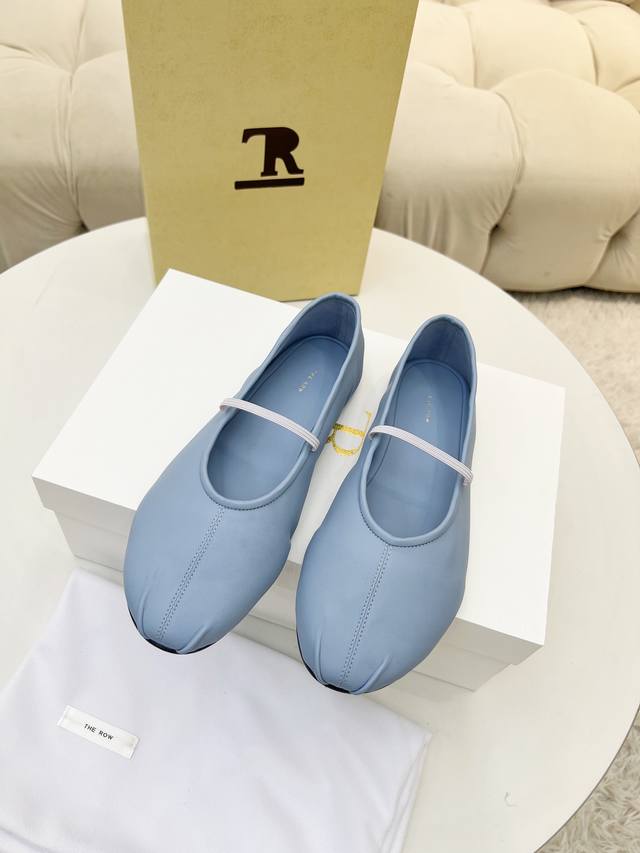 高品质出厂 小众潮牌The ro*25春夏新款平底单鞋跳舞鞋奶奶鞋！很少会看到一款跳舞鞋会做到这么精细、而且对脚的包容性特别强，把脚型修饰得妥妥的，又不失独特韵