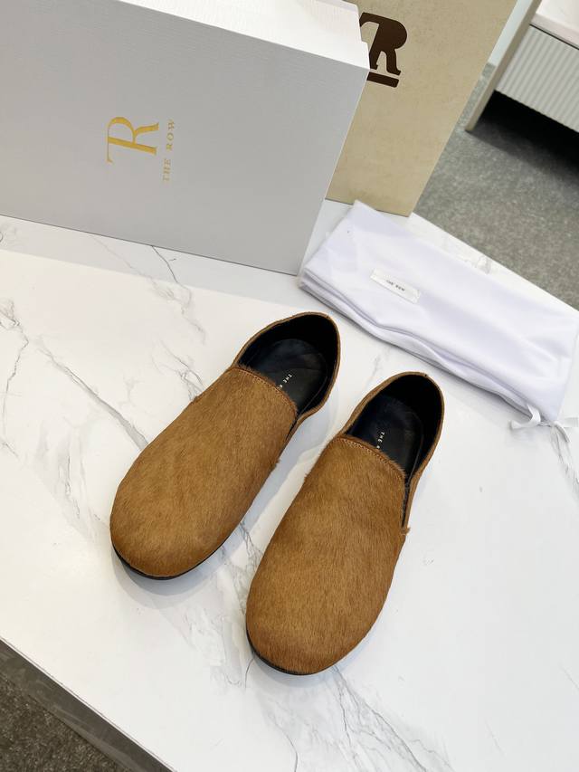 高品质出厂 The Row 慵懒奶奶鞋 极简风圆头一脚蹬乐福鞋平底单鞋 柔软超舒服 法式优雅气质在线、高级又时髦，可盐可甜，文艺又气质！四季可穿的单品，好穿又好