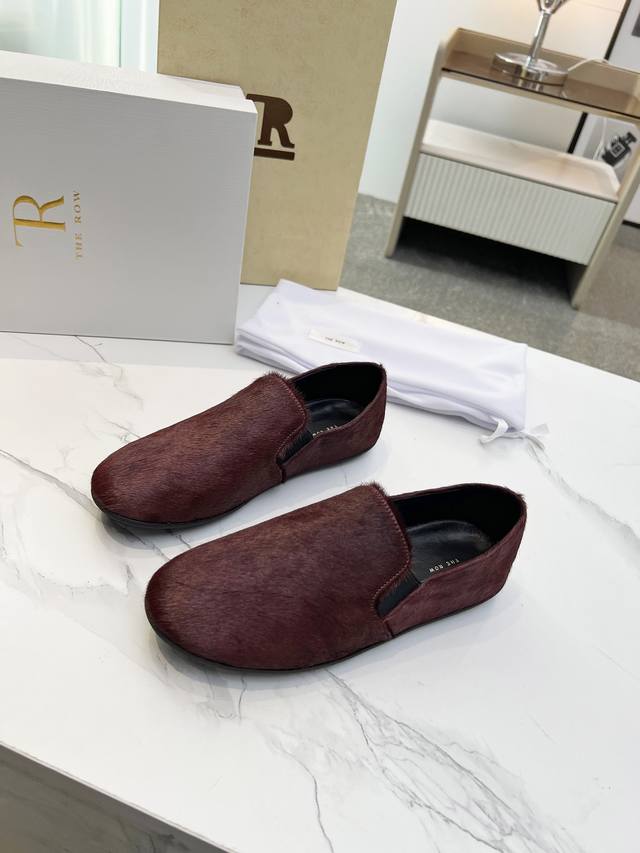 高品质出厂 The Row 慵懒奶奶鞋 极简风圆头一脚蹬乐福鞋平底单鞋 柔软超舒服 法式优雅气质在线、高级又时髦，可盐可甜，文艺又气质！四季可穿的单品，好穿又好