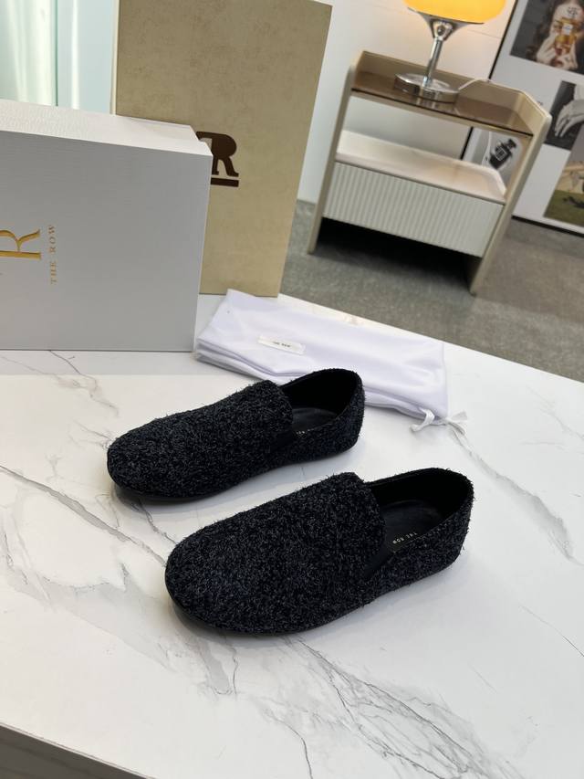 高品质出厂 The Row 慵懒奶奶鞋 极简风圆头一脚蹬乐福鞋平底单鞋 柔软超舒服 法式优雅气质在线、高级又时髦，可盐可甜，文艺又气质！四季可穿的单品，好穿又好