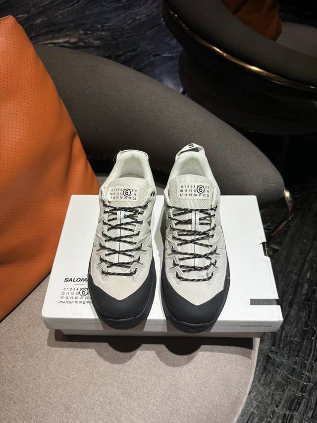 SALOMON萨洛蒙x MM6马吉拉 联名 X-Alp系列 情侣款 户外 休闲 运动鞋原版购入开发 做货 这款由MM6全新演绎的X-AIp专注于其空气动力学的外