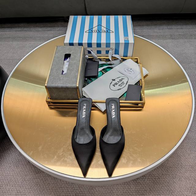 T台秀场穆勒鞋 真丝凉鞋系列 顶级包装配套最高版本 PRADA 普拉达新品， 顶级版本 实力来袭！prada24“T台秀款”,主推热卖款式，真丝材质穆勒系列春夏