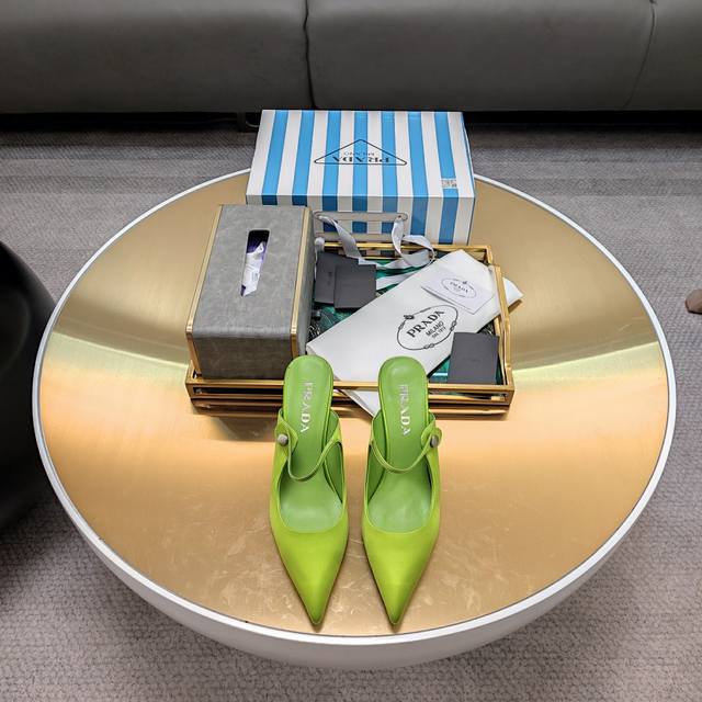 T台秀场穆勒鞋 真丝凉鞋系列 顶级包装配套最高版本 PRADA 普拉达新品， 顶级版本 实力来袭！prada24“T台秀款”,主推热卖款式，真丝材质穆勒系列春夏