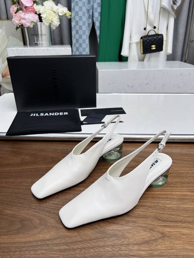 高品质出厂 JILSANDER 24春夏极简主义小方头pc透明粗跟后空凉鞋市面顶级原单版，ZP对比做货，所有细节都跟柜上一致：包括鞋面皮料，鞋垫内里皮料、刻印l