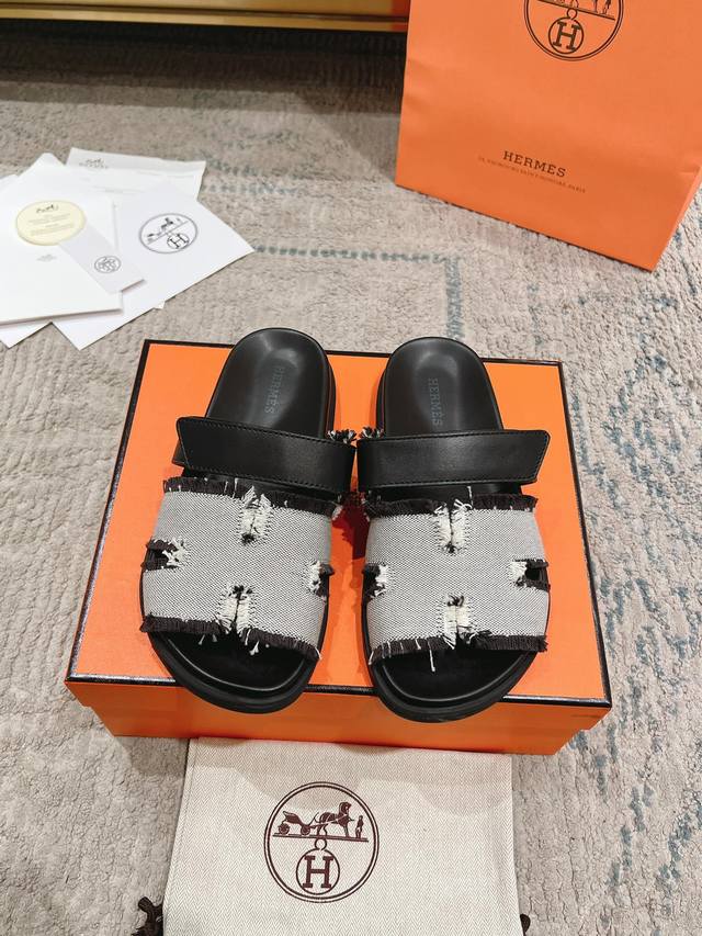 Herme*Chypre二舅拖爆款系列 闺蜜夏天必备穿搭非市面垃圾版本.顶级牛皮面.牛皮垫脚专柜正品包装.带原装礼盒新配色每个颜色都很上头 颜色也太春天了搭配浅