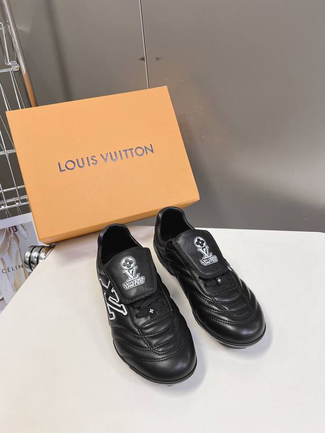 LV路易威登最新Footprint系列 情侣款足球运动鞋原版购入开发 做货 这款 Footprint Soccer 运动鞋于2025春夏系列时装展中亮相，是Ph