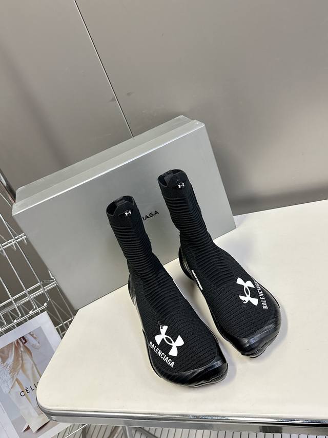 巴黎世家Balenciaga春夏秀款安德玛联名情侣款袜子鞋 专柜7930RMB购入开发 Balenciaga和Under Armour胶囊系列是一个高端奢侈品牌