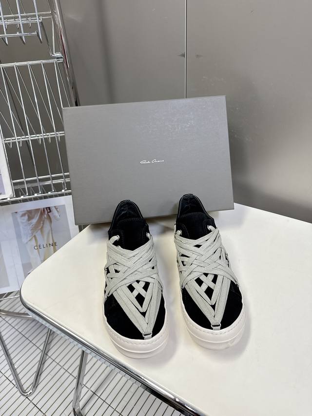 男10Rickowens 欧文斯疯狂绑带鞋 麂皮黑色 年度“鞋王”区分市面所有版本 纯手工打造纯原，非流水化作业的产物！尊崇欧文斯的理念，每一只都是独一无二，有