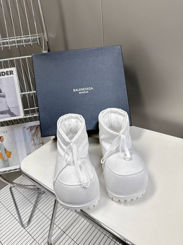 BALENCIAGA巴黎世家滑雪系列skiwear最新款情侣阿拉斯加雪地靴 正品RMB9630购入开发 完美复刻 设计师推出探索时尚界对于原创与挪用的概念、以全