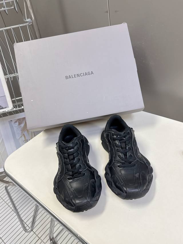 Balenciaga 巴黎世家最新爆款 Sneaker系列情侣款老爹鞋运动鞋 整体鞋型汲取了Balenciaga Track和Balenciaga Runner