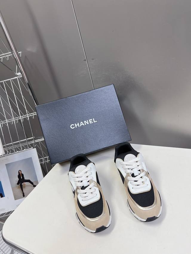 顶级货小香C家CHANEL经典情侣款运动鞋 YYDS的新款老爹鞋专柜真的是超级难买的一款鞋子，这款运动鞋配色真的是超级无敌美，并且巨显脚瘦，上脚无敌无敌舒服，逛
