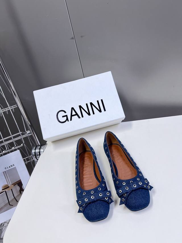 GANNI春夏走秀款单鞋 一年四季都可以穿的单鞋来了，一双封神的四季鞋 简约复古设计，关键是舒适百分逛街日常都可，绝不会成为鞋柜里的摆设， 酷女孩必备 超显腿细