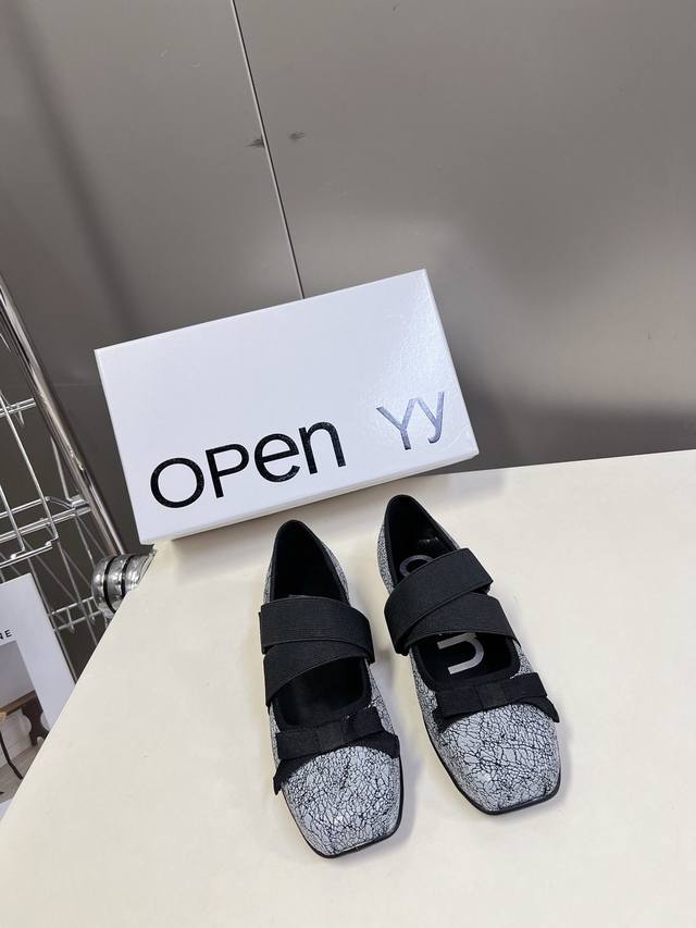 韩国小众设计师品牌OPEN YY春夏走秀款芭蕾舞鞋 第一眼看到这个鞋子就爱上了，带点复古味随意搭配都好看！各大网红博主都在穿它，整个鞋子非常柔软，好穿不磨脚鞋面