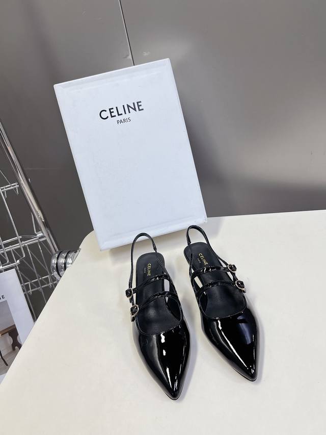 CELINE思琳春夏时装鞋 超级超级无敌火爆的一个款这款我们家每个版面的五金扣都要开模1:1定制！大小质感与原版完全一致鞋面材质采用进口开边珠小牛皮制作而成，纯
