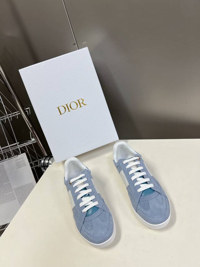 Christian Dior迪奥休闲鞋、众多明星网红示范的超级百搭款款式搭配品牌Logo CD彰显大气简约感。原板开模打造，各方面细节欢迎鉴定对比鞋面原版进口牛