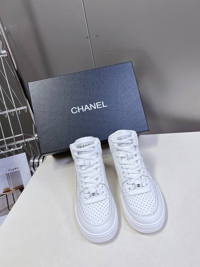 CHANEL香奈儿熊猫鞋滑板鞋专柜爆火超难抢的一款松糕底小白鞋 球鞋 休闲鞋！原版购入开发 开模大底 材料一比一定制打版 做货 ，每一样细节精准到位 ，各种配色