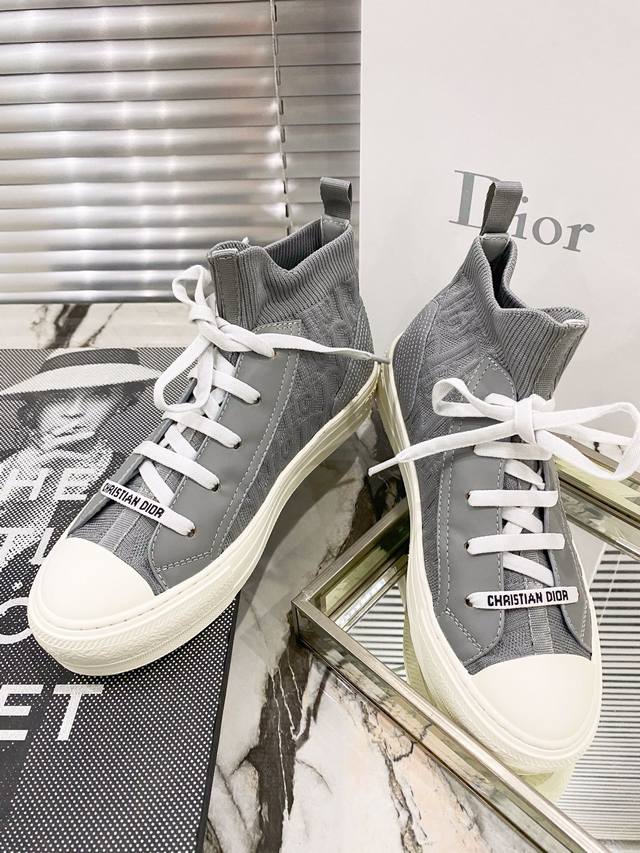 出厂： 高邦20 19ss DIO* OBLIQUE 穿孔科技针织高筒运动鞋市面上唯一对版高端品质 原版拆解开发，每个细节都不放过，真正意义上的原版复刻，鞋面1