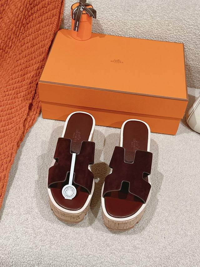 出厂价 Hermes 爱马仕 Eze 30 凉鞋系列 时尚又百搭 超级舒服 每个细节都做到极致 原版swift小牛皮 麂皮 原版1:1独家私模鞋面 原版私模真皮