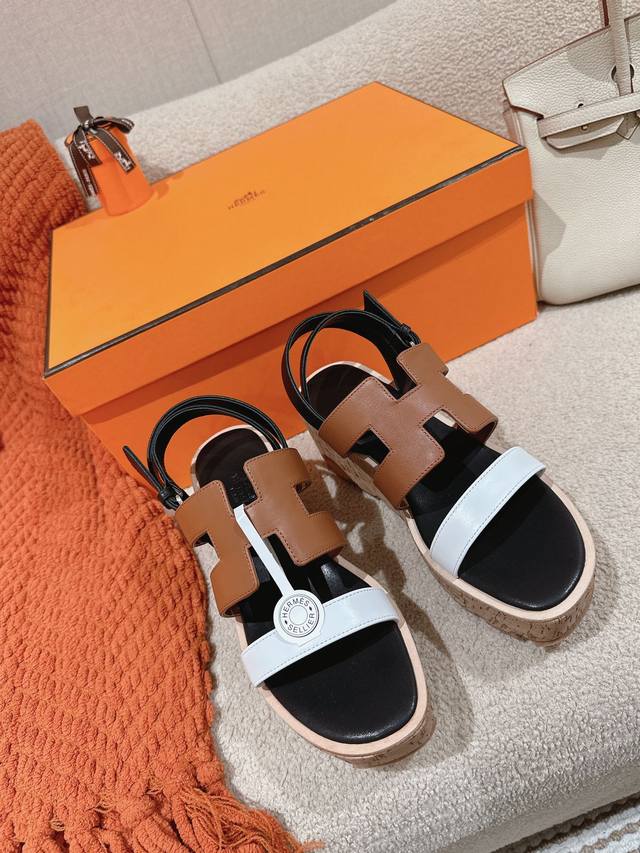 出厂价 Hermes 爱马仕 Havane 30 凉鞋系列 时尚又百搭 超级舒服 每个细节都做到极致 原版swift小牛皮 麂皮 原版1:1独家私模鞋面 原版私
