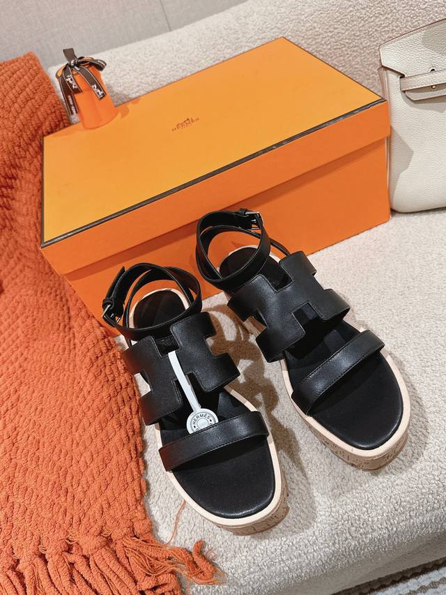 出厂价 Hermes 爱马仕 Havane 30 凉鞋系列 时尚又百搭 超级舒服 每个细节都做到极致 原版swift小牛皮 麂皮 原版1:1独家私模鞋面 原版私