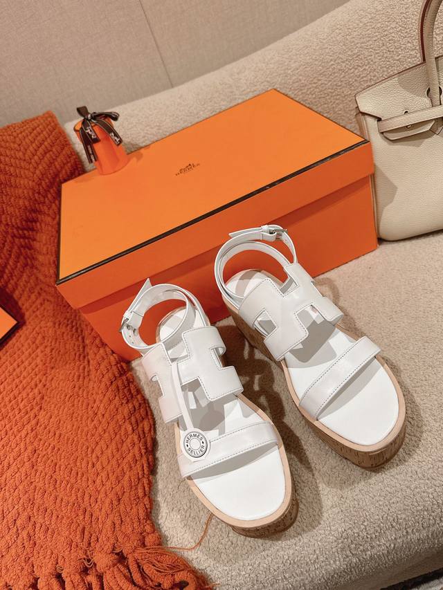 出厂价 Hermes 爱马仕 Havane 30 凉鞋系列 时尚又百搭 超级舒服 每个细节都做到极致 原版swift小牛皮 麂皮 原版1:1独家私模鞋面 原版私