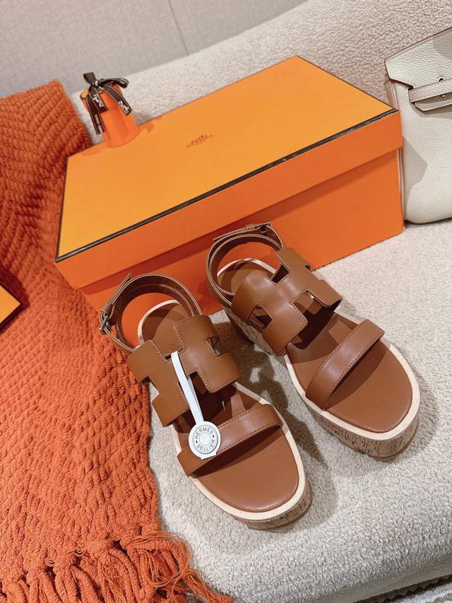 出厂价 Hermes 爱马仕 Havane 30 凉鞋系列 时尚又百搭 超级舒服 每个细节都做到极致 原版swift小牛皮 麂皮 原版1:1独家私模鞋面 原版私