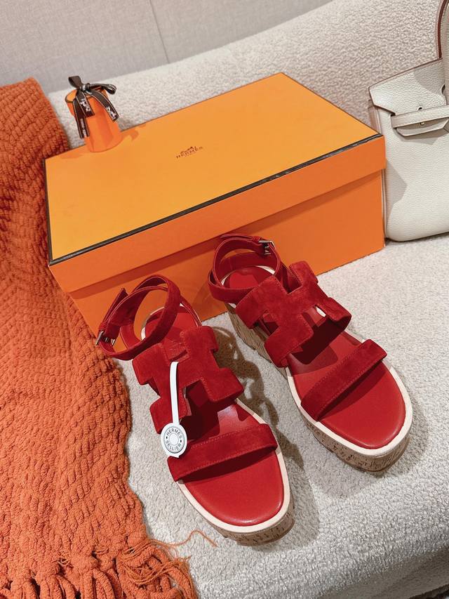 出厂价 Hermes 爱马仕 Havane 30 凉鞋系列 时尚又百搭 超级舒服 每个细节都做到极致 原版swift小牛皮 麂皮 原版1:1独家私模鞋面 原版私