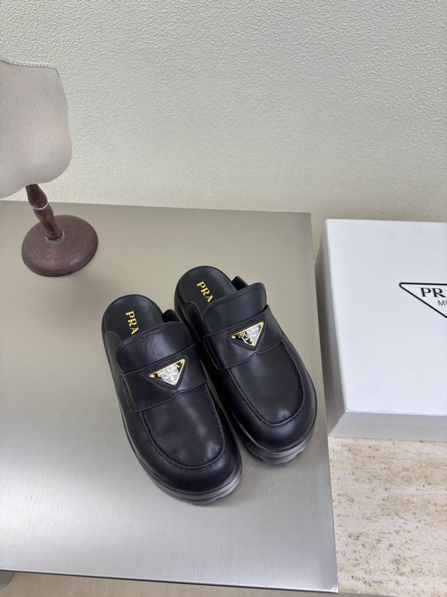 厚底乐福拖鞋 PRADA 厚底 设计 有格调 原版开模 舒适炸街 小牛皮材质 材质 金属logo 高级 工艺 引领前沿 内里 小羊皮 原版成型大底 码数：35
