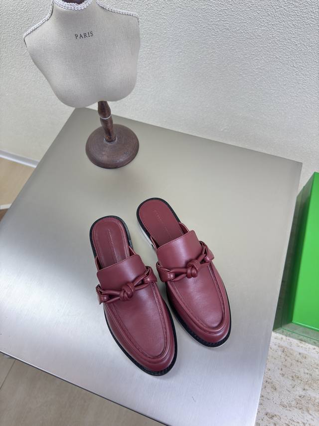 皮扣款 BOTTEGA VENET*女士Astaire乐福拖鞋 原版一比一做法 一致结绳皮扣酒红色 当今流行的又一趋势 天花板啦最全色百搭 精致平底 包裹面料