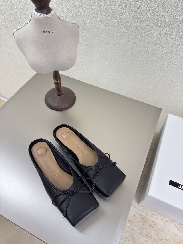 Jacquemus25ss方头蝴蝶结单鞋拖鞋 黑色个性突出 鲜明格调 面料 小牛皮内里 小羊皮大底 意大利真皮大底码数 35 36 37 38 39 40 41