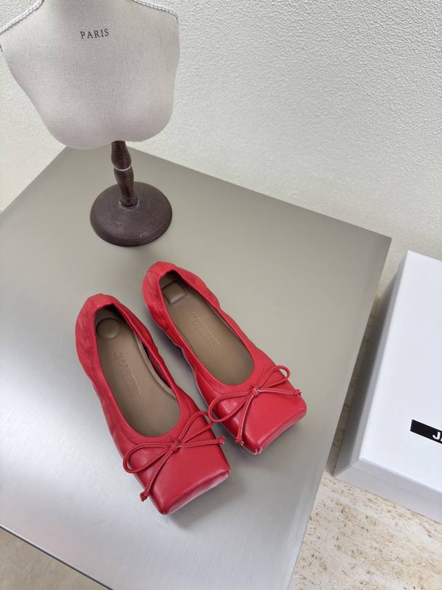 Jacquemus25ss方头蝴蝶结单鞋个性突出 鲜明格调 面料 小牛皮内里 小羊皮大底 意大利真皮大底码数 35 36 37 38 39 40 41