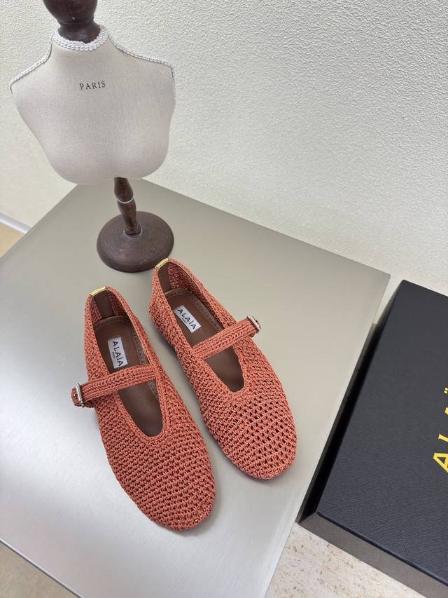 编织网面系列 25平底单鞋 Alaia 来自巴黎 橙色 一见倾心 纯手工 高级 经典阿莱娅还有另外性感的一面 配上不同款式，不同风格都能轻松驾驭，无论牛仔裤，西