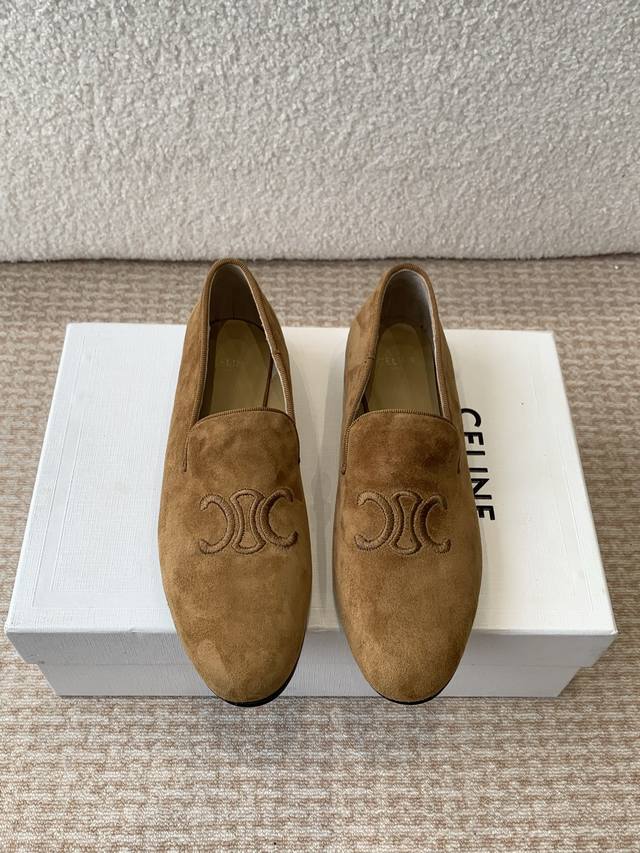 Celine 赛琳 凯旋门 25ss 春夏新款 乐福鞋高级感十足 网红ins种草神器、非常复古风、气场十足单品、设计风格非常新颖、高档且非常舒适.压印celin