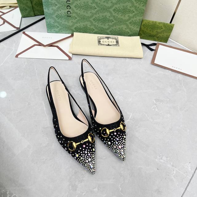 Gucci 古驰 25新款钻面平跟凉鞋 单鞋面料：布内里:羊皮大底：意大利真皮大底跟高：1.5cm码数：35-42