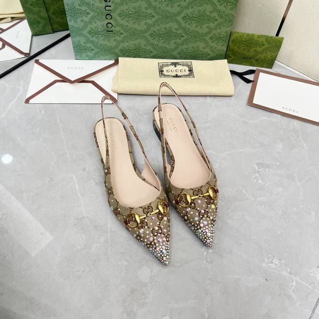 Gucci 古驰 25新款钻面平跟凉鞋 单鞋面料：布内里:羊皮大底：意大利真皮大底跟高：1.5cm码数：35-42