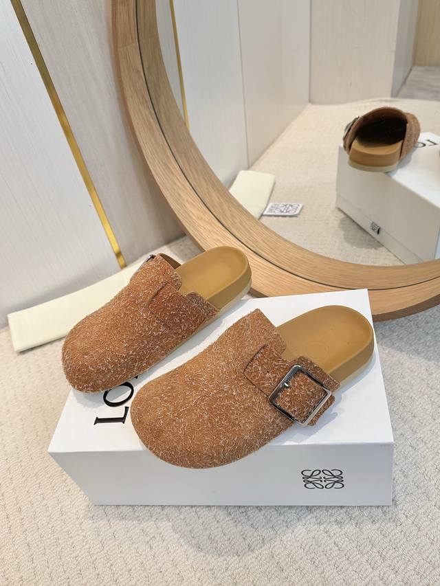 工厂批 罗意威新款拖鞋LoeweCampoLoewe全新Campo博肯来自秀场延续品牌设计师Jonathan Anderson一贯的玩味主义色彩，新款Campo