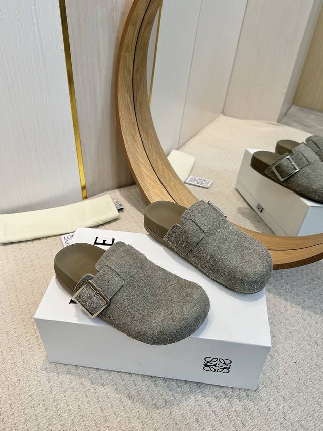 工厂批 罗意威新款拖鞋LoeweCampoLoewe全新Campo博肯来自秀场延续品牌设计师Jonathan Anderson一贯的玩味主义色彩，新款Campo