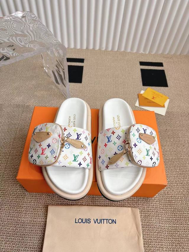 Louis Vuitton# 路易威登面包拖鞋 帯包Iv最新款牛仔拖鞋硬貨上新 NEW代购级别！高级感十足！国内外博主刷爆的一款，复古又时髦 上脚美炸了！官网主
