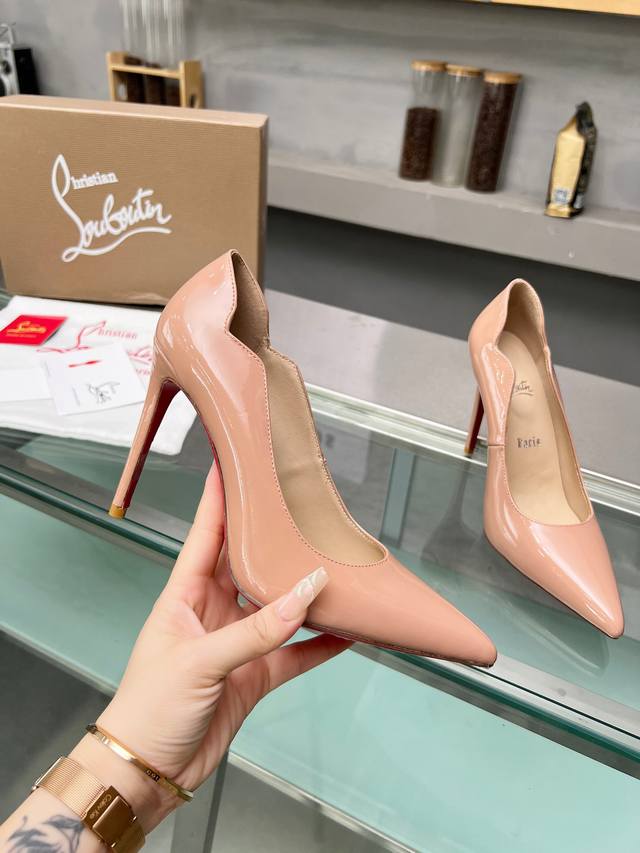 橙子出厂价 ChristianLouboutin路铂廷 CL红底鞋 高跟鞋 细跟单鞋全球限量！来自拉斯维加斯的祝福灵感来自拉斯维加斯的炫彩霓虹百年经典永不下架款