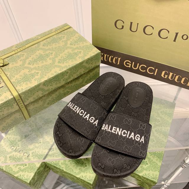 橙子出厂价 GUCCI 古驰春夏新款 北面联名款凉拖 电绣平底拖鞋 情侣款两个处于各自领域翘楚地位的品牌，将时尚单品与复古美学融为一体，北面的标志性 Logo搭