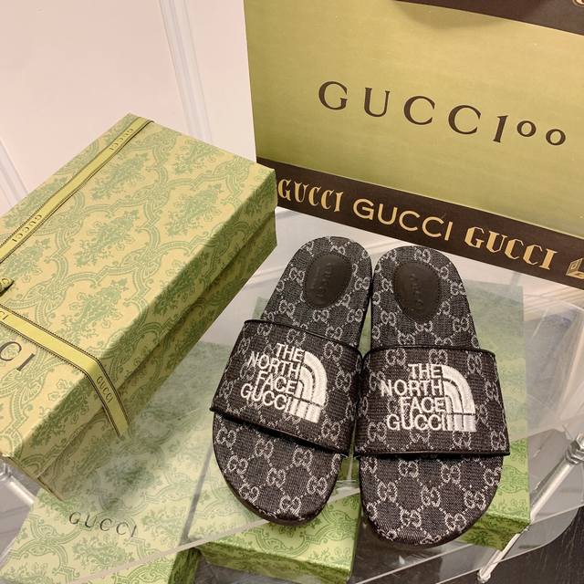 橙子出厂价 GUCCI 古驰春夏新款 北面联名款凉拖 电绣平底拖鞋 情侣款两个处于各自领域翘楚地位的品牌，将时尚单品与复古美学融为一体，北面的标志性 Logo搭
