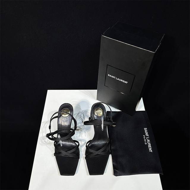 橙子出厂价 Saint Laurent 圣罗兰 YSL字母跟 细带方头高跟凉鞋颜色：黑色字母跟、金色字母跟跟高：8CM码数：34-40
