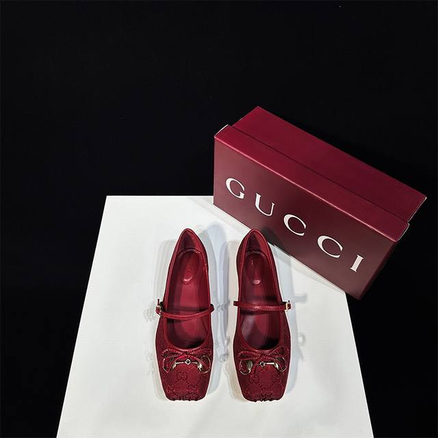 橙子出厂价 GUCCI 古驰春夏新款 蝴蝶结马衔扣芭蕾舞鞋 方头平底单鞋王炸走秀款 猪鼻子原版开发版型新色刺绣酒红码数：35-40