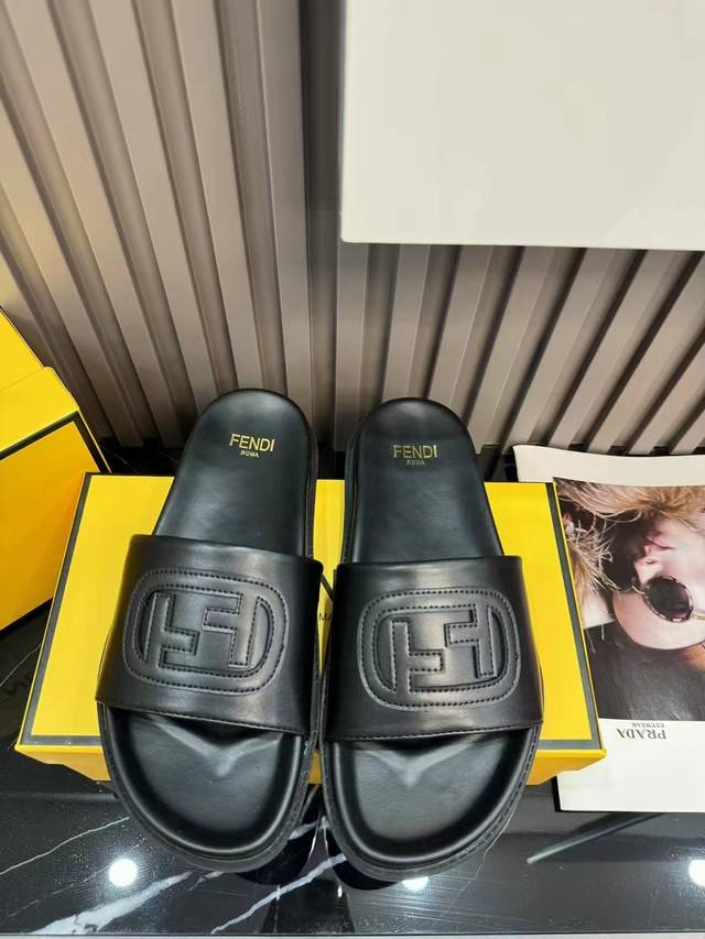 橙子出厂价 FENDI 芬迪春夏新款一字拖鞋 休闲沙滩鞋码数：35-42
