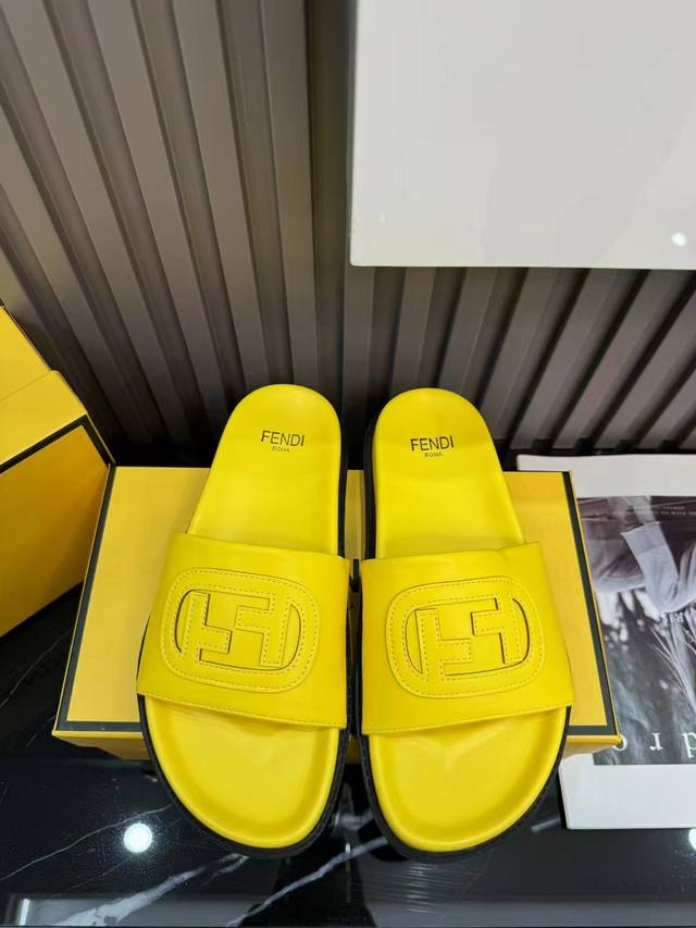 橙子出厂价 FENDI 芬迪春夏新款一字拖鞋 休闲沙滩鞋码数：35-42